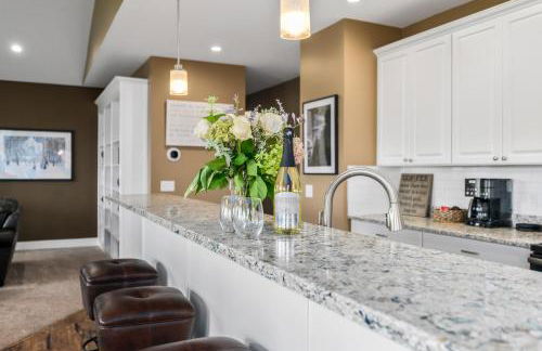 Golf in Luxury - 4BDR Home on Agaming Golf Course - by Torch Lake - Foto 15