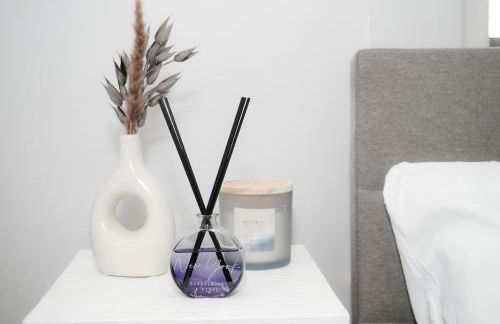 Luxury 3-Bedroom Home , with Free parking - Photo 26