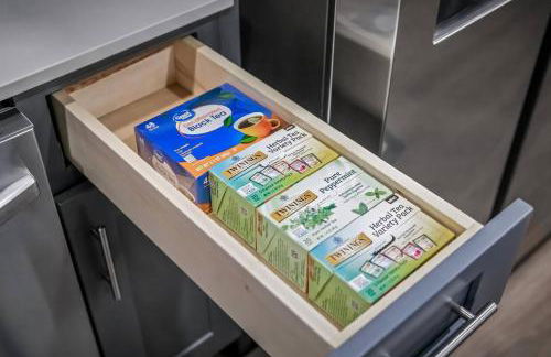 Apt+ 2 Queens+Bunkbed+Free Parking 55"TV - Photo 49