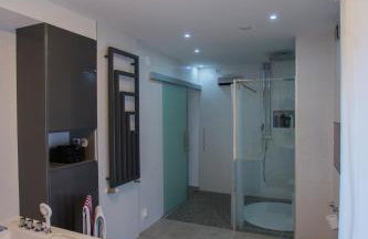 Apartment PLAZA -Wallbox 11kW- Private SPA- Jacuzzi, Infrared Sauna, Luxury massage chair, Parking, Entry with PIN 0 - 24h, FREE CANCELLATION 24 hours before Check In,Premium pillows and mattress - Photo 16