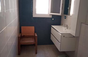 Grand F2 60mq centre Antibes, proche plages, commerces, 2 balcons, parking, train, bus, deco vintage, pet friendly - Foto 36