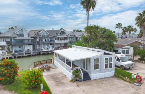 Charming 1BR Waterfront Retreat with Private Patio - Foto 23