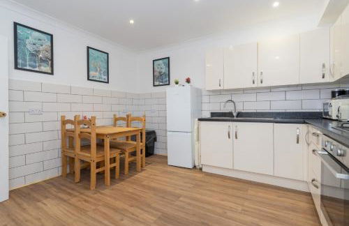 Open Mind Property - 4BR, 17 Guests & Free Parking - Foto 5