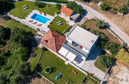 Villa Paradiso - Photo 1