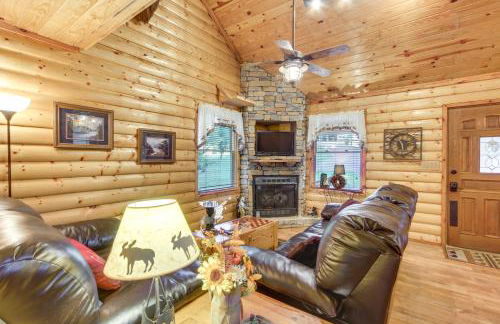 Backyard and Porch Rural Cosby Log Cabin! - Foto 2