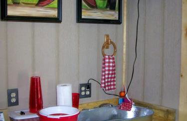 Cozy Backstage Tiny House Near Old Hickory Lake – Pet-Friendly, Private Deck, Breakfast Included - Photo 21