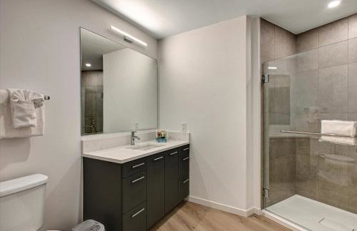 Global Luxury Suites at Town Center - Photo 82