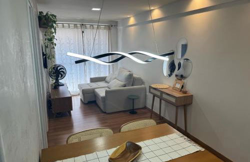 Aconchegante, completo e ótima localização - Foto 4