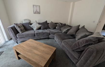 Large Modern House with Private Parking - Foto 40