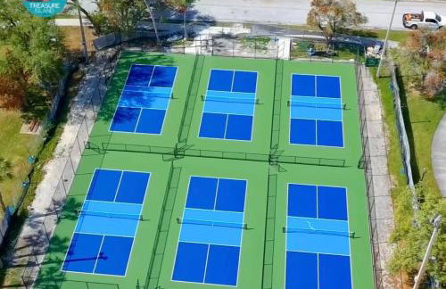 Beachfront Condo Gulf Views Walk to Sand - Foto 2