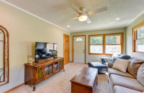 Dog-Friendly Watertown Vacation Rental with Deck - Foto 5