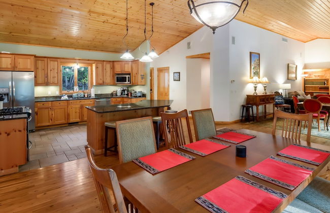 Boardman Monarch Upscale River Lodge HOT Tub! - Foto 27