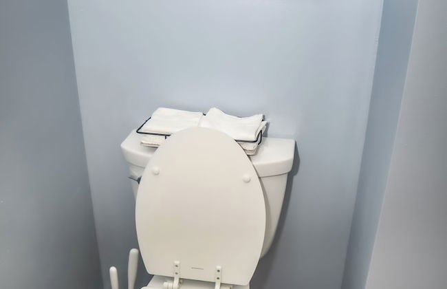 Downtown Cozy 2 BR Apt - 4min drive MardiGras Park - Photo 23