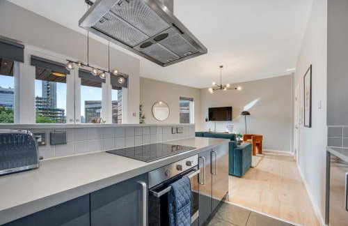 Ropewalks Retreat IV Sleeping 6 Guests with Parking and Balcony - Photo 3