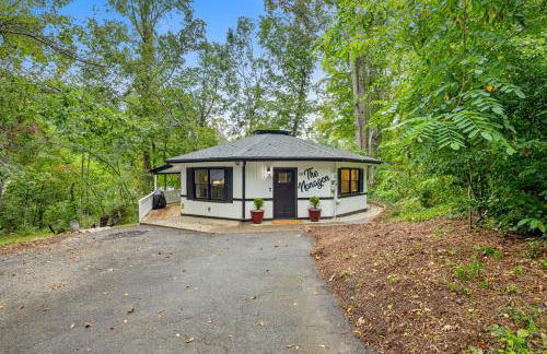Fun & Funky Asheville Home with Pool Table, Darts - Foto 34