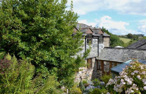 Tucked Away - Photo 7