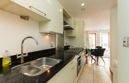 In the middle of Cardiff City centre - Foto 7