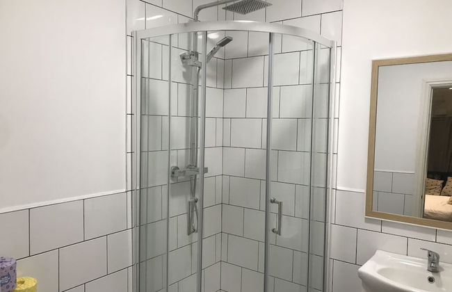 Contemporary 1 bed Studio for Comfy Stay in Wigan - Photo 9