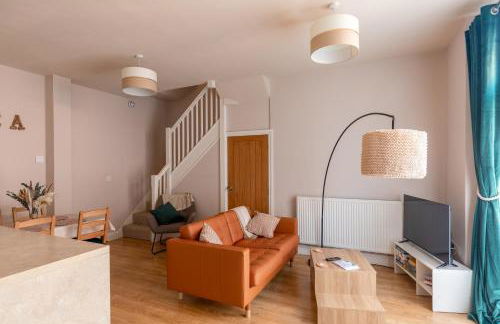 Charming Beachside Town House - Photo 13