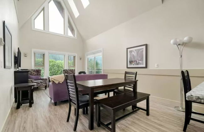 Harrison Lake Pets Welcome 3BR Suite - Photo 19