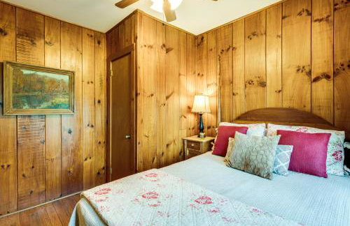 Peaceful Hendersonville Cabin - Hot Tub & Fire Pit - Foto 22