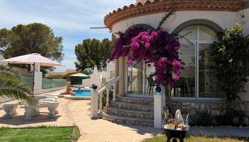 Amarella Costa Dorada - Alojamientos privados en villa mediterránea con amplia piscina y zonas BBQ - Foto 2