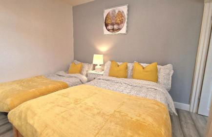 Stunning, clean, free parking home, ideal long stays - Foto 50