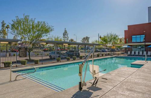 Posh 2BD - Gym, Pool, Parking, W-D - Sleeps 8 - Foto 8