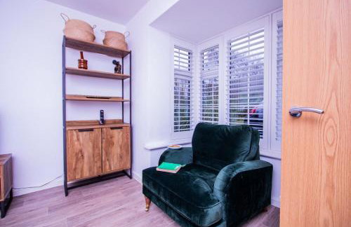 Charming 1BR House in Eccles with Free Parking - Foto 3