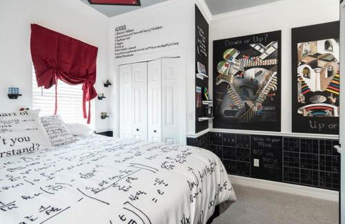 Lakefront Mansion on 10 Acres - Sleeps 15-45 - Foto 51