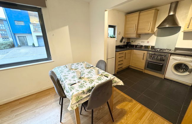 Sea Breeze Retreat in Swansea - Photo 20