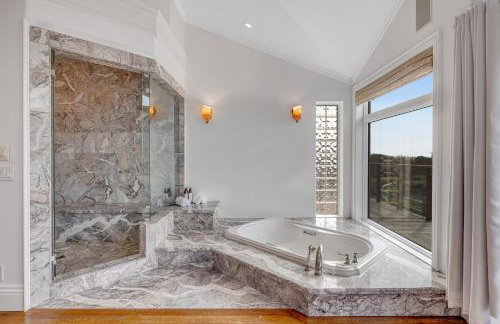 Luxe Remodeled Oceanfront Home on the Bluff - Foto 19