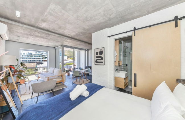 Seaside Studio Apartment, 9 Mins to Queens Beach! - Photo 1