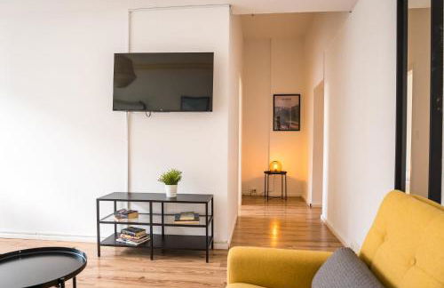 2 Bedroom Apartment in convinient location - Photo 4