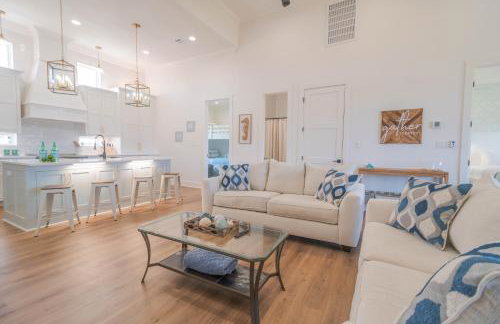 4BR Beach Haven - Deck, Gourmet Kitchen, Tiki Bar Fun - Foto 11