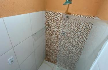 Lindo, simples, aconchegante e pé na areia - Foto 5