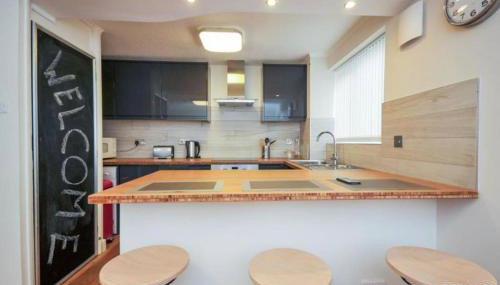 Morden flat close to DLR station with free parking and brand new bed and quality mattress adjacent to metro station also close to O2 and Excel via Cable Car - Foto 2, stove