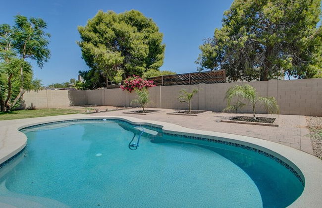 Upgraded 4-bdrm Beautiful Home W/pool! - Foto 33