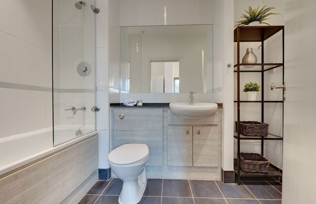 Crown Apartments By Week2Week - Photo 59