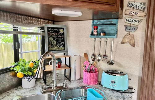 Garden Paradise RV Camper near Clearwater Beaches - Foto 10