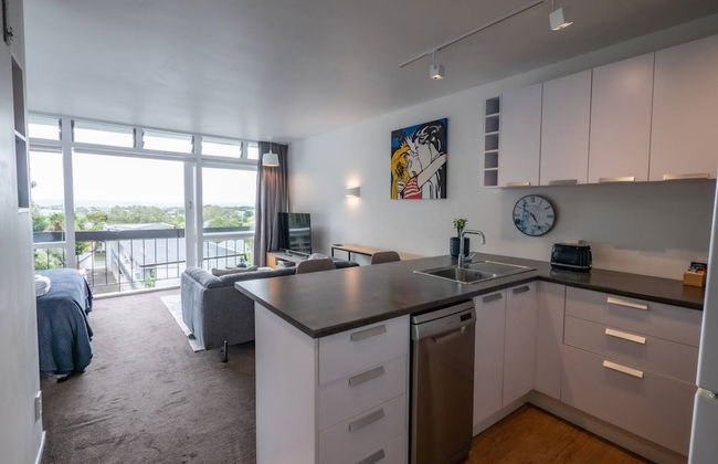 Centrally Located Light-filled Studio w/ Parking - Foto 18