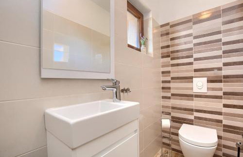 Family-Friendly Villa Amorea with Pool in Nature - Foto 12