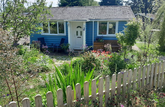 2bed Cabin w/ Parking Near Snowdonia National Park - Photo 1