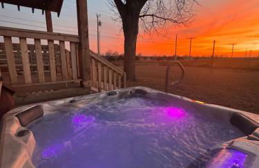 Hot Tub, 5BR2BTH in Guthrie, OK- Near EdmondOKC - Photo 54