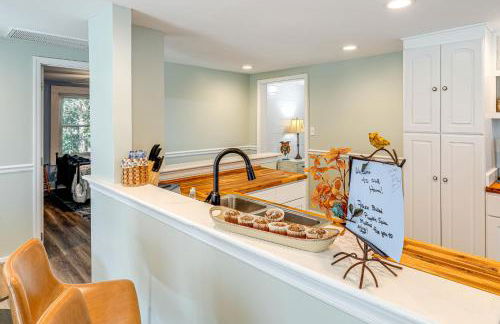 Small-Town Charm and Local Dining Home in Burgaw! - Foto 6