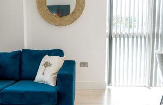 Modern 2 Bedroom with Superking Bed & Balcony views Near Wembley - Foto 8