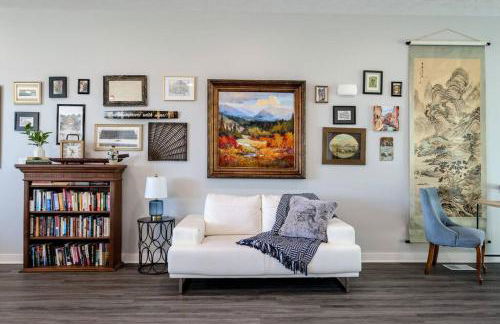 Luxurious Midtown Retreat with Elevator Access - Foto 1