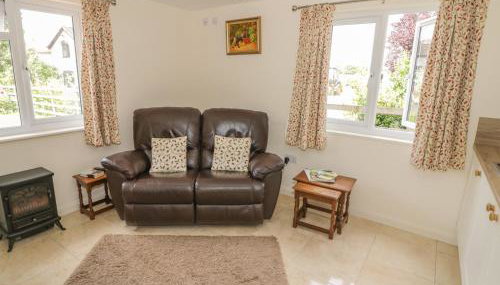 Lawn Lodge - Photo 4