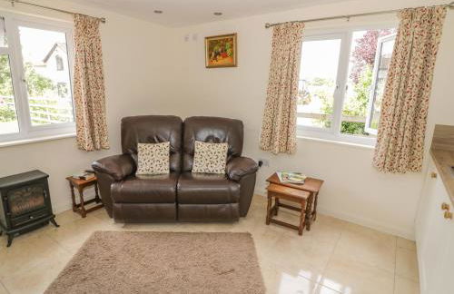 Lawn Lodge - Photo 4