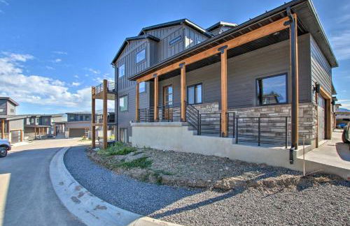 Newly-Built Lakeside Gem with Community Perks! - Foto 39